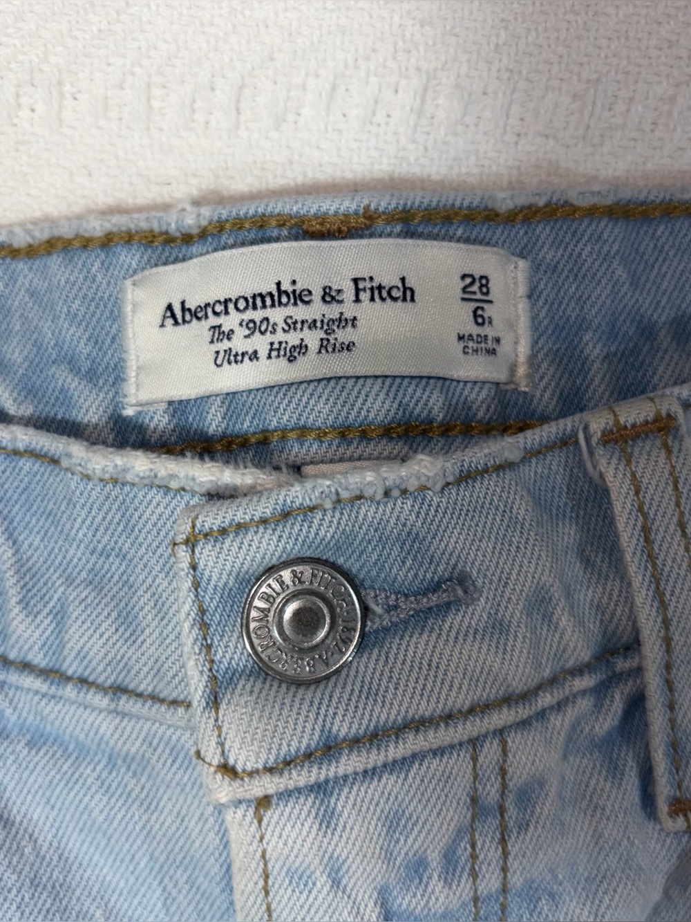 Abercrombie Fitch 90s Straight Ultra High Rise Jeans Womens Size 28/6 Light Wash - Picture 5 of 12